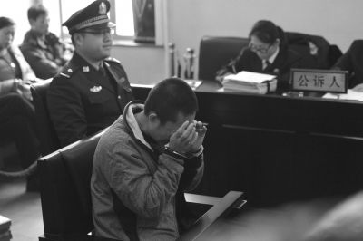 去年宋某在受审时，多次哭泣并称不是故意杀死前妻（资料图片）