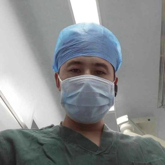 女孩反称,已经有人帮忙证实医生救人一事是真实的,已搞清楚情况了,并