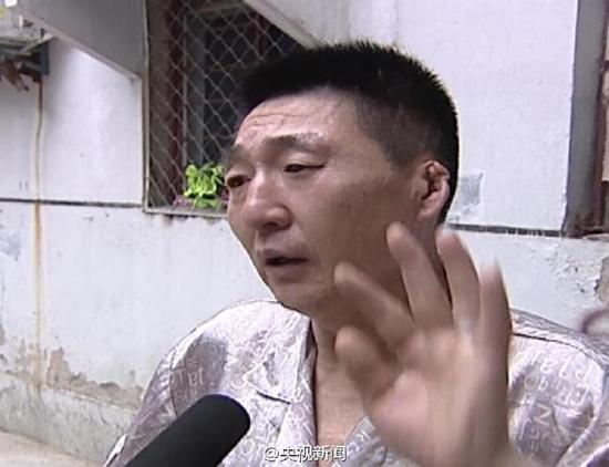 居民楼突发生火灾 男子挨户敲门叫醒18户居民