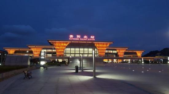 6月21日，贵阳北站(高铁站)夜景