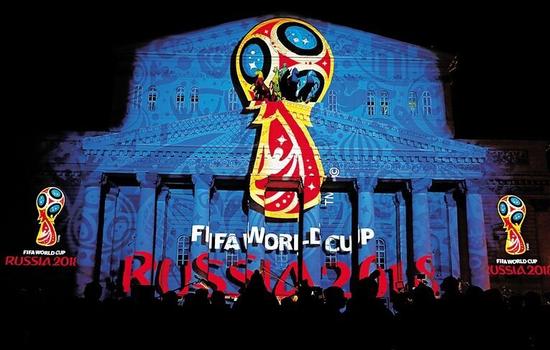 资料图：俄罗斯足球世界杯官方标志映射在莫斯科大剧院建筑上。