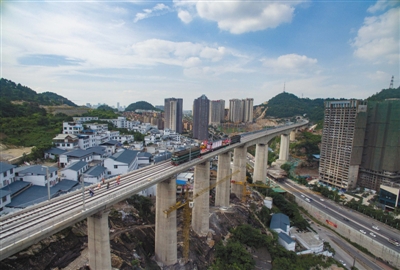 6月16日,历时8年建设的沪昆高铁全线轨通。据了解,沪昆高铁是我国《中长期铁路网规划》中经过省份最多的高速铁路。