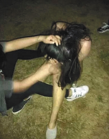 2015年5月，连云港电大一女生被4名女生殴打、剪发、拍裸照并上传至网络。