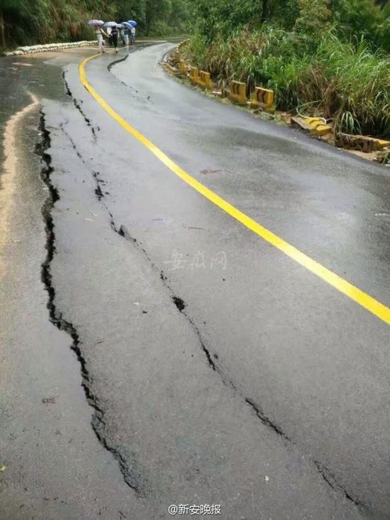 天柱山风景区旅游公路出现多处塌方