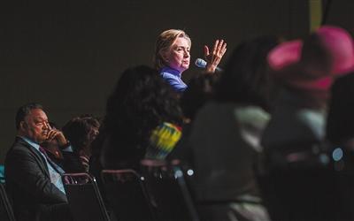 近日，希拉里在芝加哥的一场集会上发表演讲。