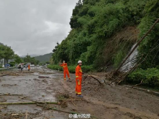 前往闽清、永泰高速国道多处塌方