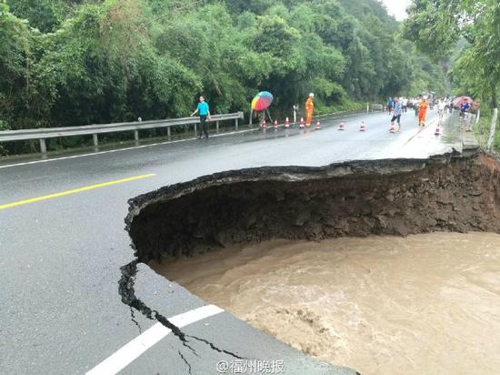 前往闽清、永泰高速国道多处塌方