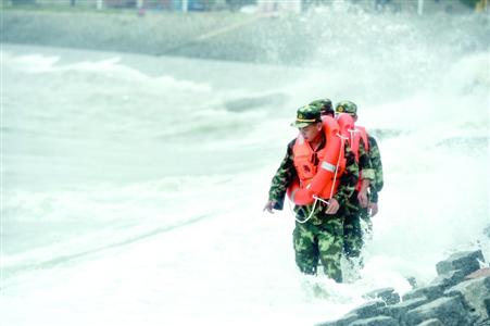 台风尼伯特威力四级连降 上海今起连下3天暴雨