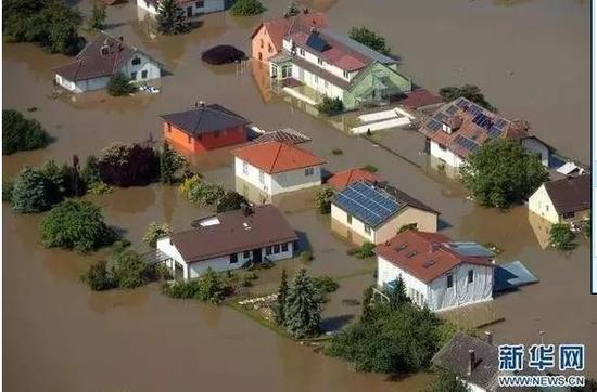 国外一城市被洪水围困