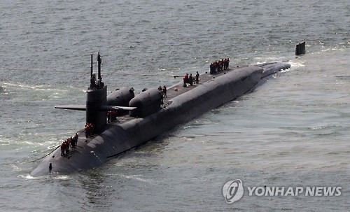 美俄亥俄号核潜艇驶入釜山海军基地