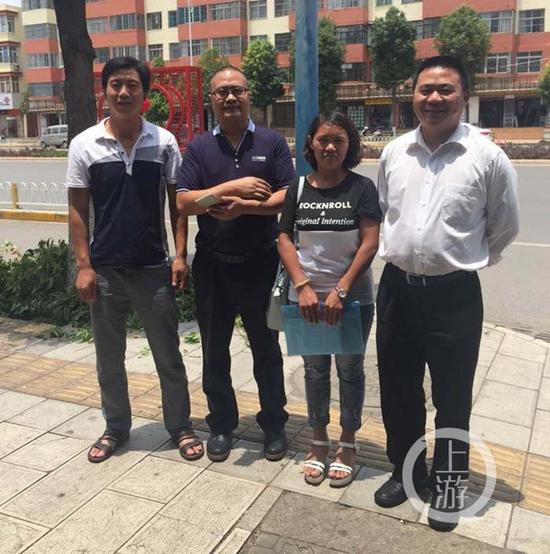 13日,钱仁凤与代理律师杨柱,杨名跨前往云南省高院国家赔偿办公室协调。