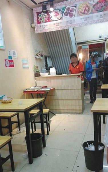 万豪驴肉火烧店内景。