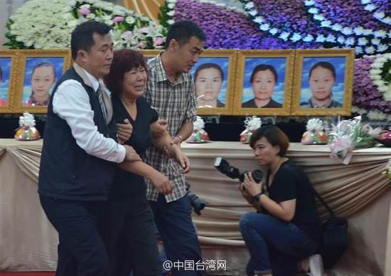 台湾旅游遇难者家属:事故调查慢 要什么没什么