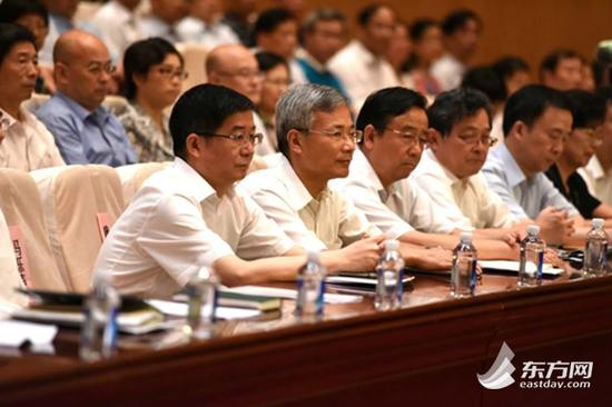 中共上海市委、市政府22日午举行“崇明撤县设区”工作大会。（摄影：陈正宝）