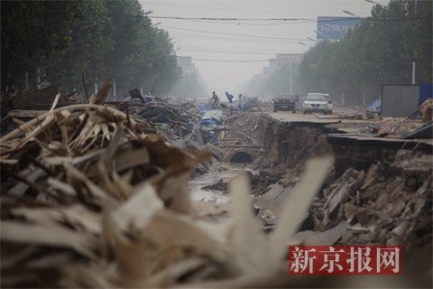 洪灾过后的村庄。新京报记者 王嘉宁 摄