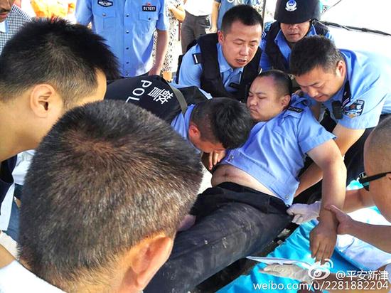 被撞民警