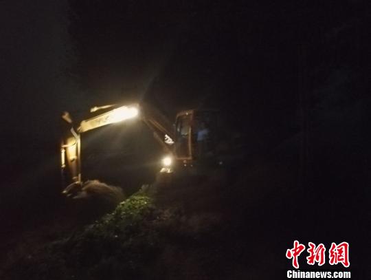 昼夜施工。