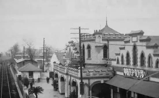 ▲1972年的唐山火车站，中国第一个火车站，建于1882年