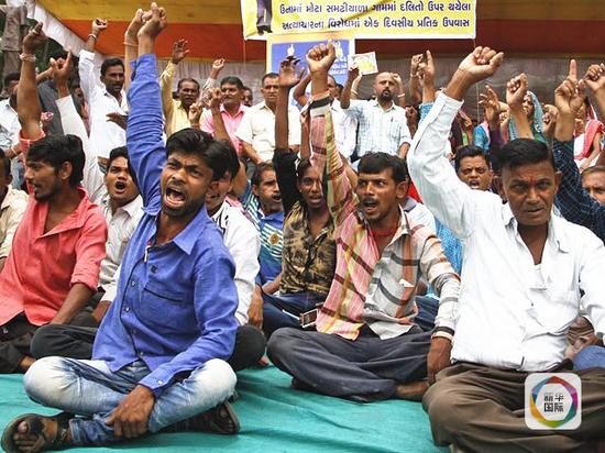 印度种姓之痛:贱民夫妇欠1.5元被砍死(图)|侮