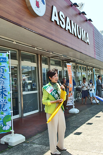现年64岁的小池婚姻状况不明。