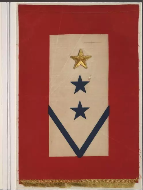 二战时期的服役旗，代表家中一人阵亡、两人在编