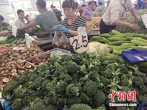 北京西城区太平天和菜市场内。中新网 种卿 摄
