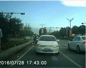 路怒司机撞车