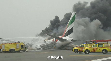 迪拜机场一架飞机迫降临时关闭