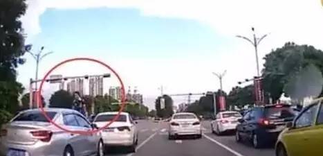 路怒 撞车司机被刑拘 涉事双方曾称互不追究|路