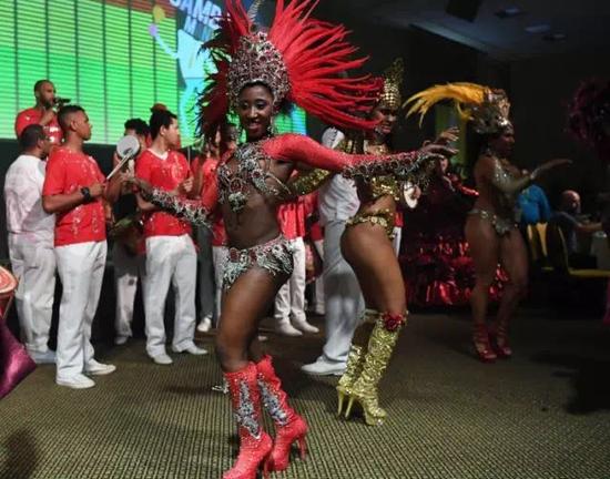 巴西热情似火桑巴舞团表演助阵里约奥运会。