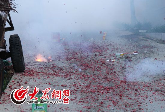 放鞭炮庆祝