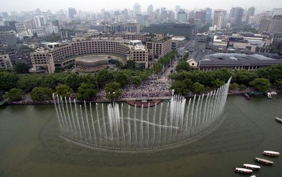 这是经过改造的西湖音乐喷泉（5月24日摄）。8月4日，距离G20杭州峰会开幕还有一个月。新华社记者 黄宗治 摄