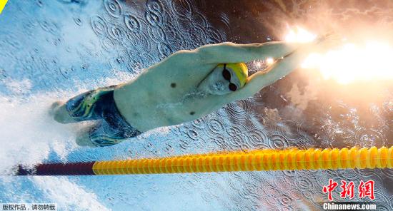当地时间8月6日，男子400米自由游决赛，澳大利亚选手霍顿入水瞬间。