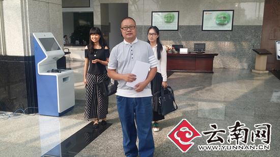 国家赔偿决定书送达后,钱仁风特别授权委托代理人走出法庭