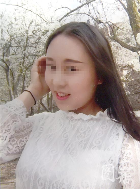 女教师杨冬玲被烧伤前的照片。