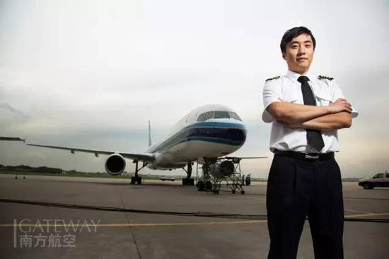 女孩护照被越南边检写脏话 已登上回国飞机|护