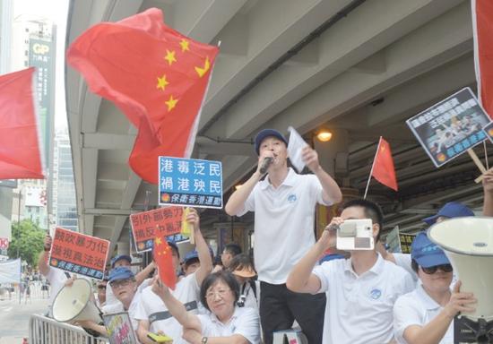 图为香港市民7月1日举行游行反对“港独”。