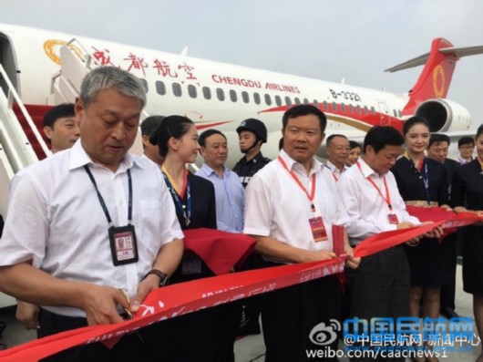 今年6月28日，国产飞机ARJ21首次载客商业飞行，李健随机参加其“处女航”。