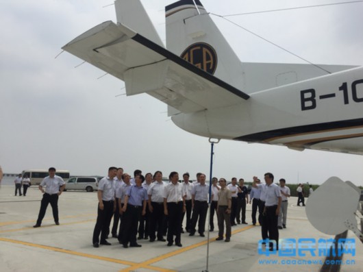 李健参加ARJ21-700首次商业载客飞行