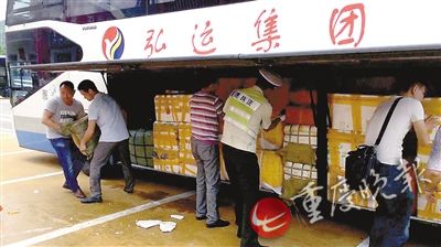 长途客车捎货9吨