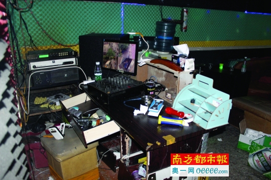 　黄埔警方捣毁聚众吸毒窝点的现场。 通讯员供图