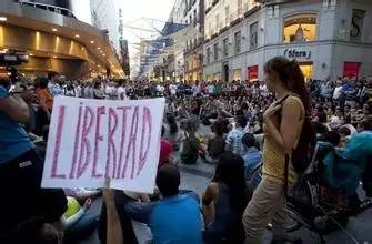 西班牙民众示威游行抗议经济萧条高失业率