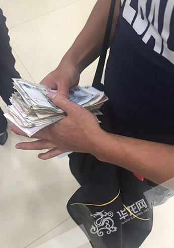 �����ӽ���Ǯ�����У���Ա���ʱ����Ȼ˯���ˡ�ɳƺ�Ӿ�����ͼ