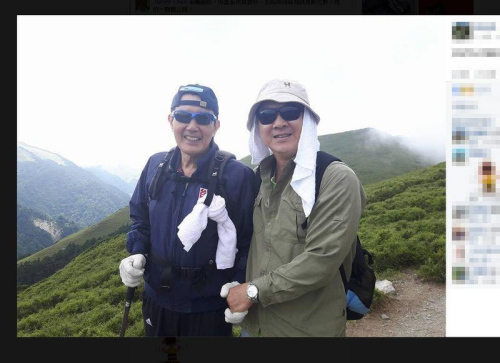 前台湾地区领导人马英九先前爬合欢山东峰、尖山、石门山、主峰，被民众野生捕获，将照片贴在脸书。(图“中央社”取自台湾百岳之美脸书社团)