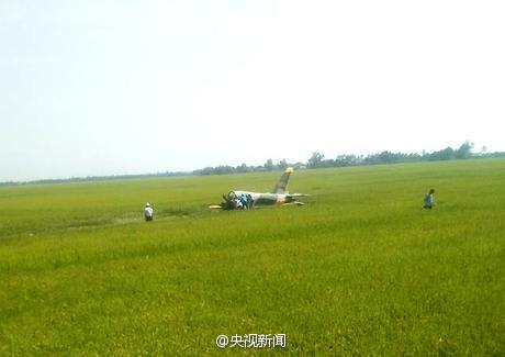 越南一架飞机实战演习中突发事故坠毁 1人死亡2