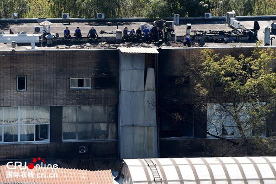 俄罗斯首都莫斯科北部一仓库27日早晨发生火灾，导致16人死亡、4人受伤。图片来源：视觉中国

