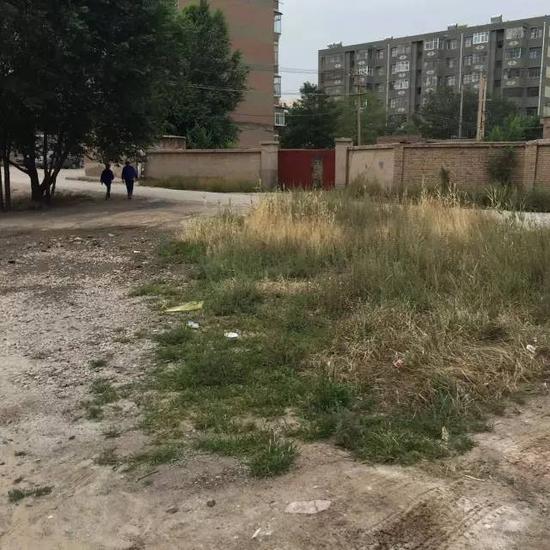 “01.5.22”案发地所在的农牧场家属院现状。图 / 卫诗婕