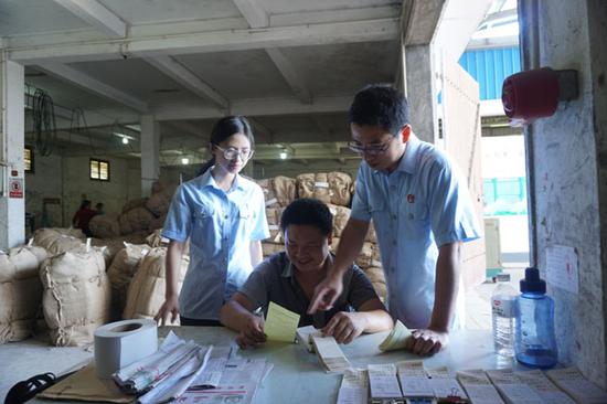 将乐县法院延伸职能服务烟草企业促发展|法官