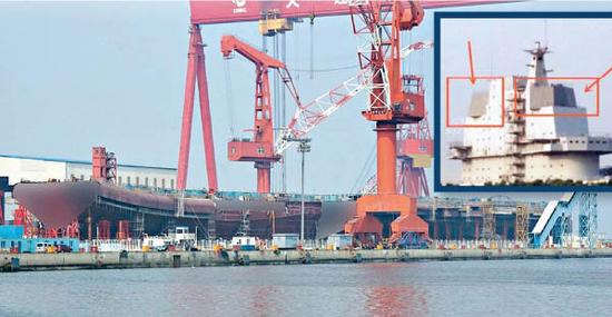 中国首艘国产航母建造现场画面曝光，（小图）航母上层舰岛（红框示）清晰可见。（图片来源：香港《东方日报》网站）