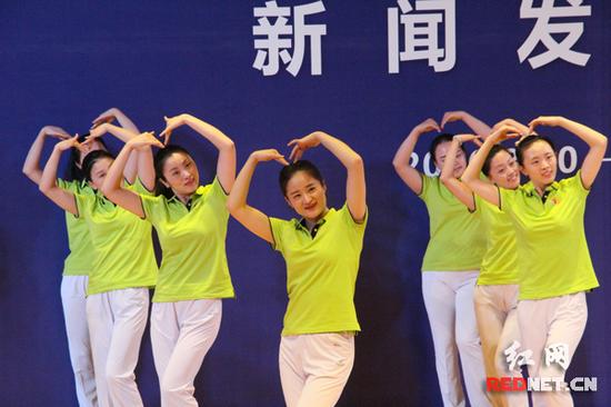 发布会之后，还现场表演了由湖南省文化馆创编的“我们都来跳”社会主义核心价值观原创广场舞。